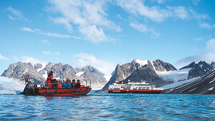 MS-Fram-in-Antarctica©Michael-Hall