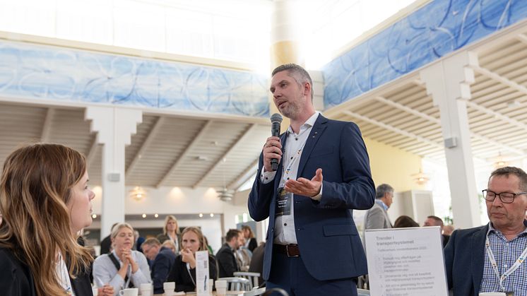 Christoffer Öqvist (M), regionstyrelsens ordförande i Sörmland och vice ordförande i gruppen Godstransporter. Foto: Aksel Örn Ekblom/Mälardalsrådet.
