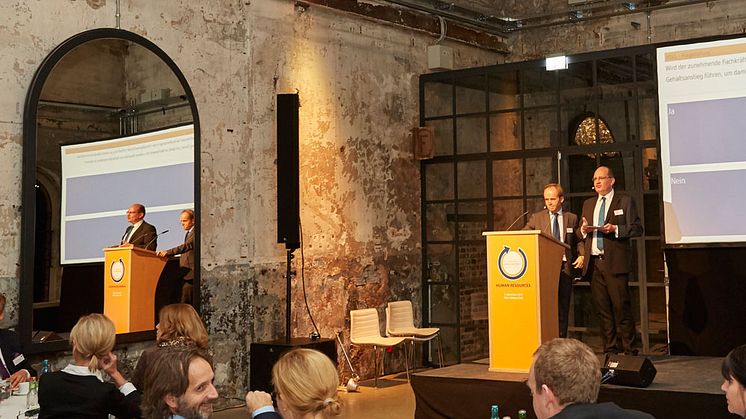Christof Hardebusch, Chefredakteur des Magazins immobilienmanager und Verlagsleiter Programm des Immobilien Manager Verlag, und Steffen Uttich, Leiter Fondsmanagement bei der Beos AG, moderierten das immobilienmanager Megatrends IV Gipfeltreffen.