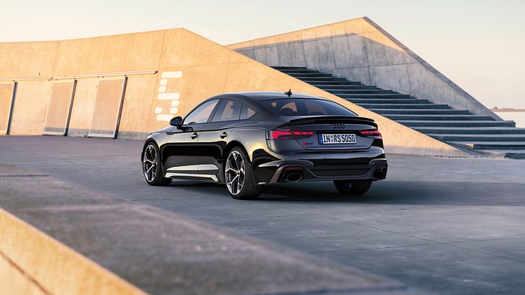 Audi RS 5 Sportback med competition plus pakke (Sebringsort krystaleffekt)