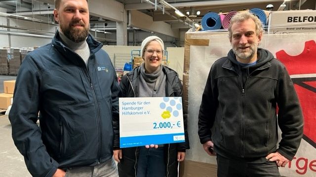V.l.n.r. Michael Fenselau BR der HanseWerk Natur, Stina Kempke Hamburger Hilfskonvoi, Christian Großeholz Hamburger Hilfskonvoi