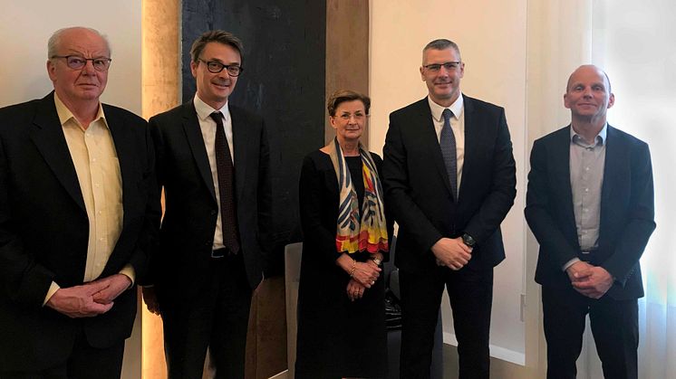 Från vänster till höger: Michel Peyridieux, Simon Maxwell (Camfil), Martine Chimbault, Michel Moulin (Camfil), Per Carlsson (Camfil)