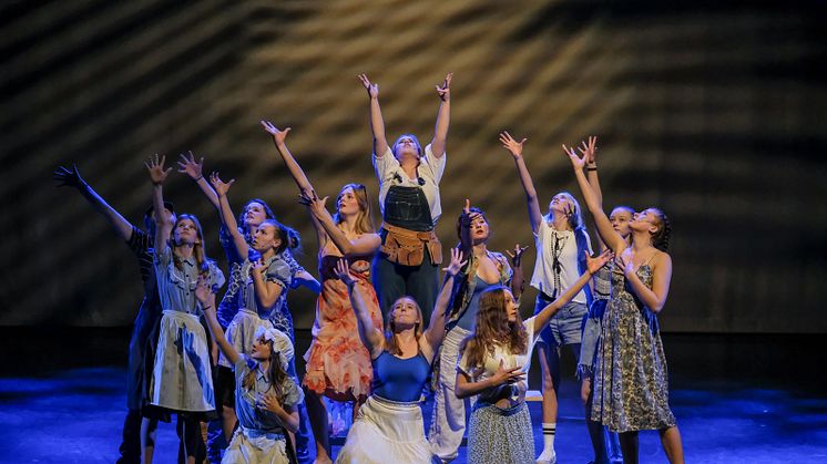 Den Norske Ballettskole & Akademi får støtte til oppgradering og utstyr for dans. Bildet er fra en forestilling i november 2021. (Foto: Stian Schioldborg)