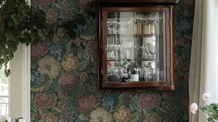 NightingaleGardenMural_Image_Roomshot_Item_3595_PR