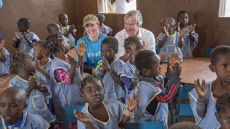 Camilla Viken, generalsekretær i UNICEF Norge og Norwegians konsernsjef Bjørn Kjos i Mali i 2017