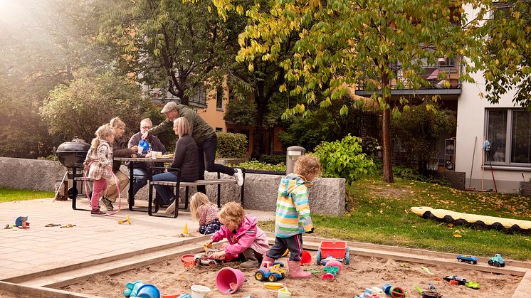 Grannsämja är viktigt för stockholmare. Majoriteten uppger att de alltid eller ofta hälsar på sina grannar. Foto: Karl Nordlund