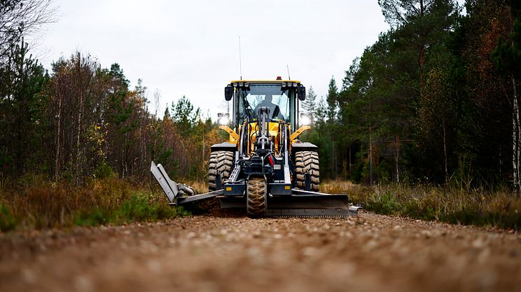 Volvo L90H med hyttfjädring på skogsbilväg