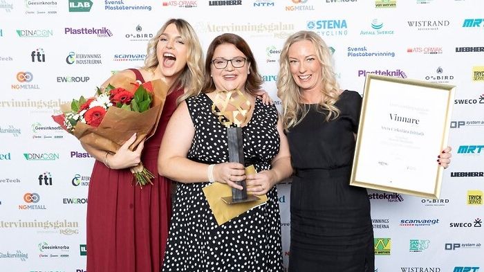På plats för att ta emot priset var Erika Edlund - Hållbarhetsspecialist, Marie Clint – Marknadschef och Karina Wisniewska - Recycling Service Specialist. Foto: Mikael Gustavsen