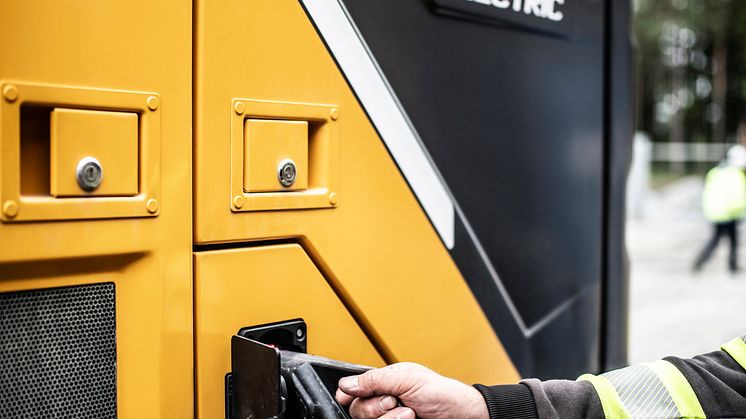 Volvo EC230 Electric - närbild på laddning