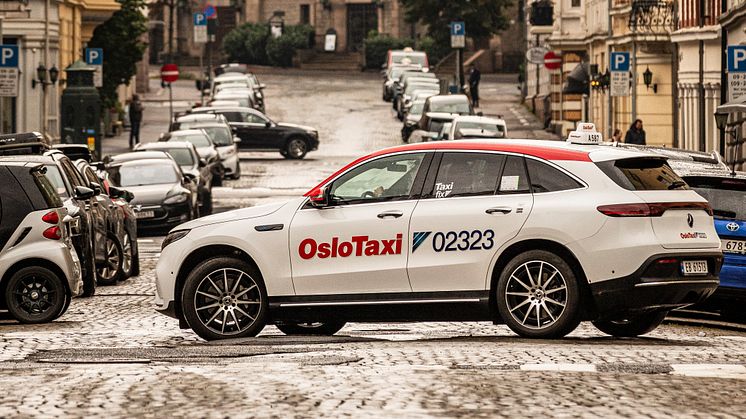 bilde Oslo Taxi bil med hel logo