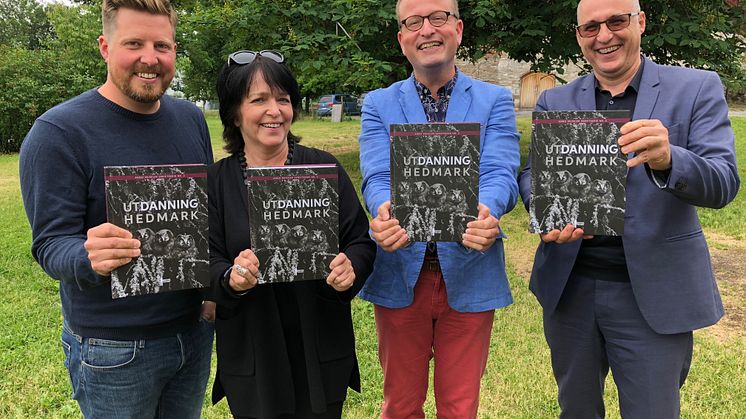 FORSKNINGSSAMARBEID: Kristian Reinfjord (fra venstre), Gunhild Kværness, Bjørn Sverre Hol Haugen og Aristidis Kaloudis er alle artikkelforfattere i Anno-boka  Utdanning Hedmark. (Foto: Stine S. Skjæret/Anno)