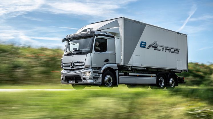 Mercedes-Benz vinder kæmpeordre på el-lastbil og satser stort på europæisk ladenetværk