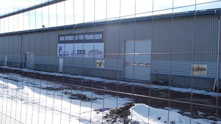 Rottneros Packaging bygger ny fabrik i Sunne för miljövänliga livsmedelstråg. Samtidigt bygger Häggmarks ny fabrik för husmoduler i Sunne. Sunne växer.