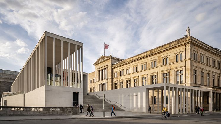 Berlin: Museumsinsel mit James-Simon-Galerie vom Architekten David Chipperfield und das Neue Museum im Hintergrund / © DZT/Dagmar Schwelle