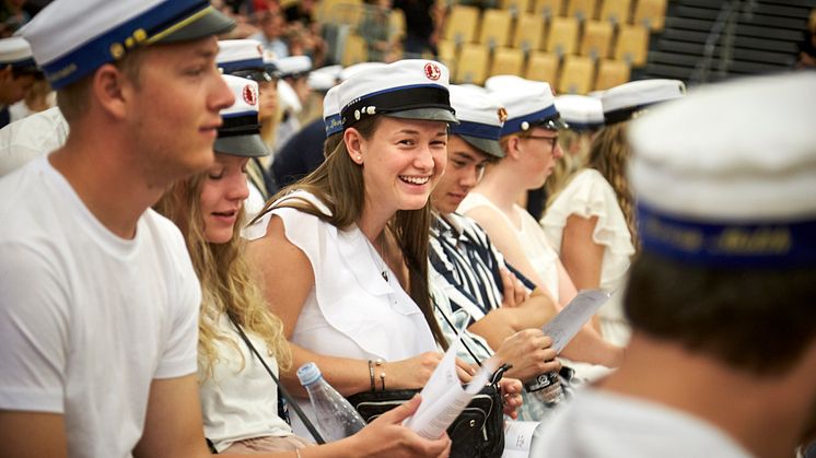 Der var en festlig stemning, da HHX studenterne blev dimitteret. 