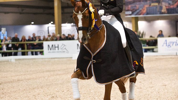 Marina Mattsson och Quartermain under sin segerrit.