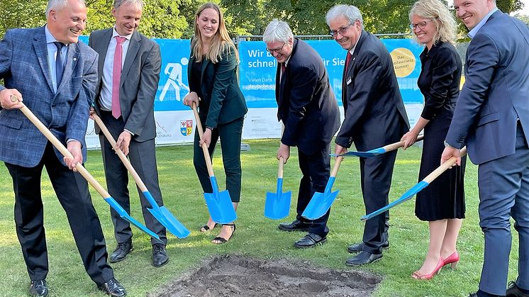 Spatenstich zum Projektstart in Drebkau (Bildautor: Tudyka.PR)