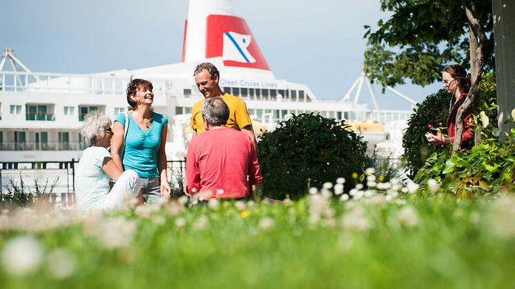 Fred. Olsen Cruise Lines celebrates record sales success! 