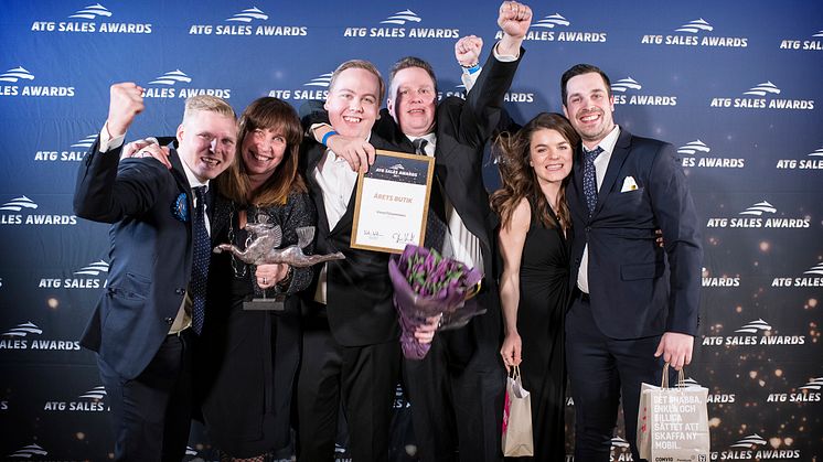 VinnaTillsammans från Eskilstuna blev "Årets ATG-butik". Från vänster: Cristoffer Karlsson - säljare ATG, Maria Jonsson, Pontus Chorell, Per-Arne Chorell, Jessica Handorff och Mathias Blomquist. Foto: Jonas Borg