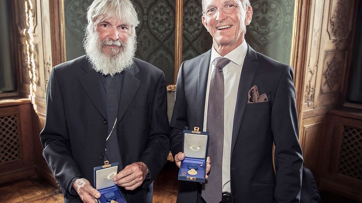 ​​Tomas Sjödin och Peter Halldorf tog emot medalj ur kungens hand