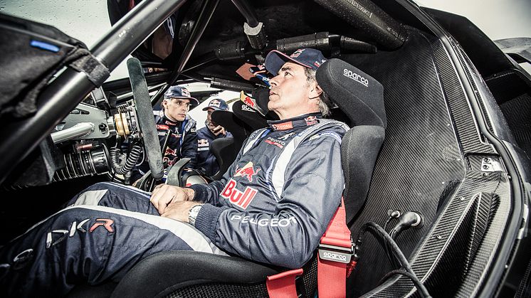 Tohjulstræk og 800 Nm i Peugeots Dakar racer