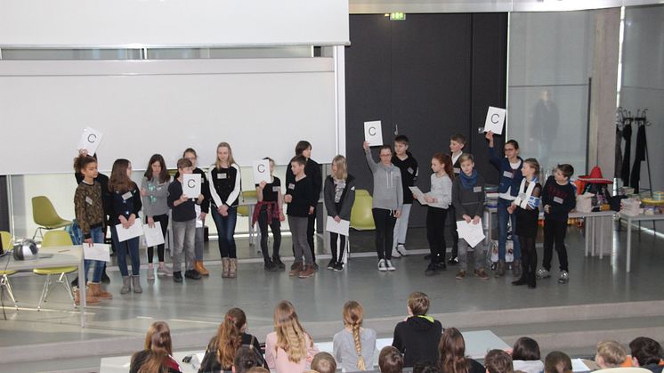 Ein Gruppenwettbewerb, in dem gemischte Teams aus den Schulen an den Start gingen. © TH Wildau / Bernd Schlütter