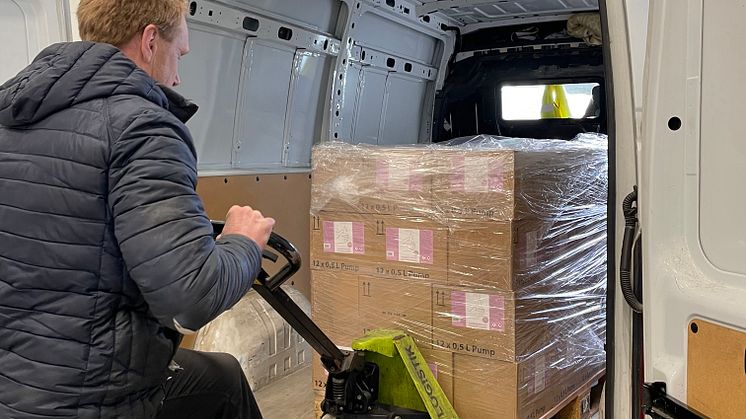 Handdesinfektion från Arom-dekor Kemi på väg till Ukraina