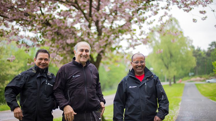 Tillsammans gör de fint runt omkring Siriusgatan. Från vänster: German Benitez, Fadil Muhsin och Dereje Ayele.