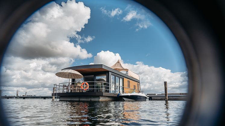 Neue schwimmende Häuser im Lausitzer Seenland C FHG Floating House GmbH