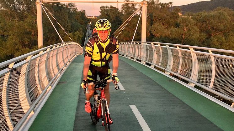 Måns Möller ska slå VÄRLDSREKORD - cyklar 600 mil på 29 dagar