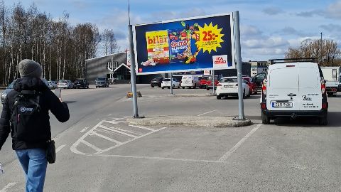 I en undersökning genomförd av Karolinska Institutet, fick elever i fyra skolor i Stockholm och Gävle dokumentera sin omgivning för att kartlägga vilka budskap kopplat till mat de möts av i sin vardag.