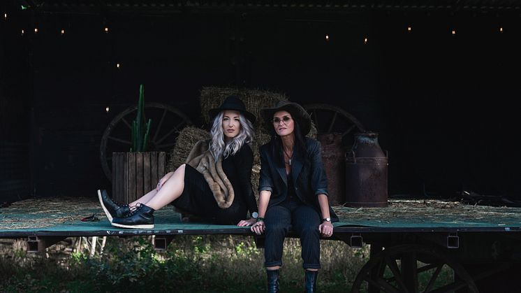 Pressbild1 Ell & Hart (foto Sebastian Brunnsjö).jpg