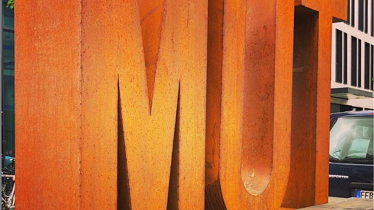 MUT Buchstaben von Adam Stubley 