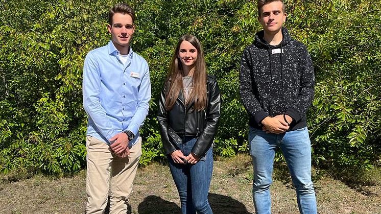 Neue Azubis von links Meier, Weikert, Ebel