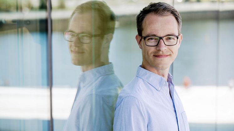 Åsmund Husabø Eikenes har ein doktorgrad frå Senter for kreftbiomedisin ved UiO og har arbeidd med å kartlegge kontrollsystem for celledeling. Foto: Tove Breistein.
