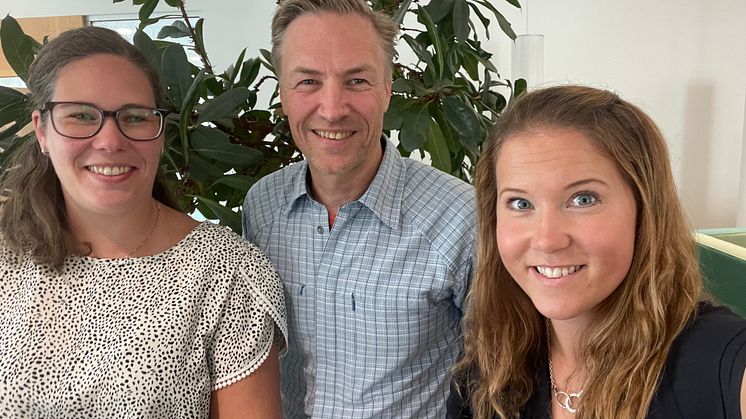 Tre av totalt sex medarbetare på Östersundshems ekonomiavdelning. Från vänster, Katarina Undrom, Fredrik Eriksson och Sara Andersson. Saknas på bilden gör Ingela Persson, Gunvor Olsson och Frida Wiklund.