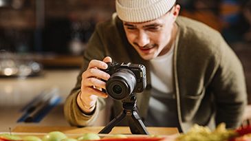 Product_Lifestyle_Rick_Operating_Tripod_Recording_Plate_2357_365x228.jpg