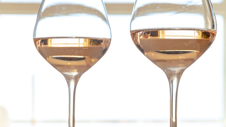 Rosefargede glass Odyssé Hadeland Glassverk