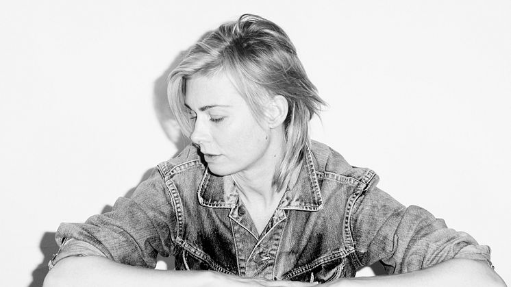 Anna Ternheim släpper videon till "You Belong With Me"