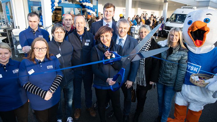 Cutting the ribbon with the famous Goose mascot at JYSK Youghal