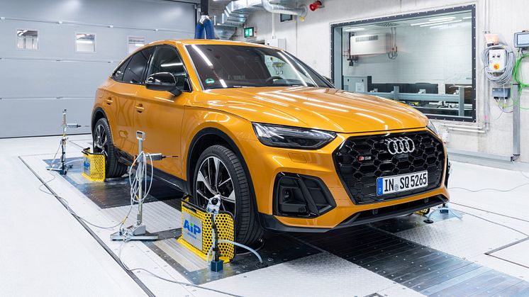 Audi SQ5 Sportback i et hydropulsanlæg