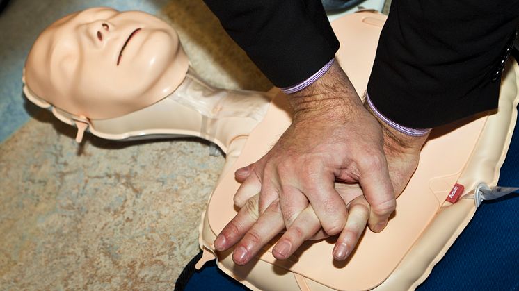 10 000 drabbas årligen av plötsligt hjärtstopp: ”Snabba insatser enda sättet att rädda liv”