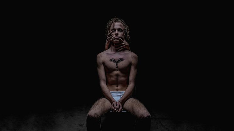 ISAK DANIELSON följer upp succén med albumet "Yours" med nya singeln "Power"