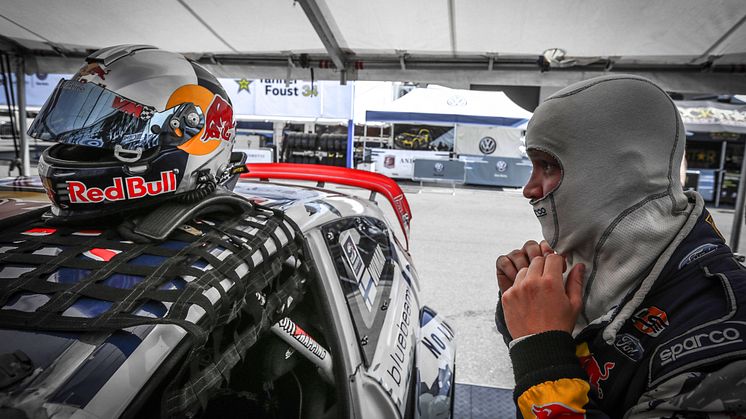 Fordin Joni Wiman matkalla Barbadoksen rallicrossin GRC-sarjan osakilpailuun