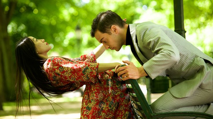 Let Love In är en av fem filmer som Skånes Dansteater skapat under våren 2020. I bild: Jing Yi Wang, Riccardo Zandoná. Filmfotograf: Anna Brånhede.