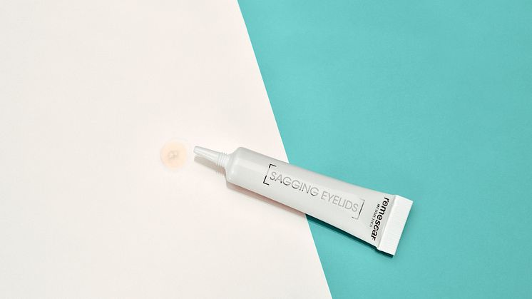 Remescar Sagging Eyelids - produkt mot bakgrund