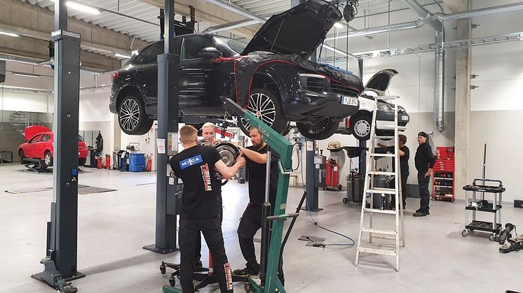 TL Motor i Västervik i sina nya lokaler sedan i somras.