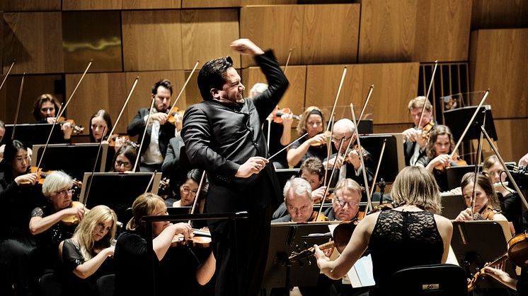 Robert Trevino och Malmö SymfoniOrkester laddar om för ny säsong och festival.