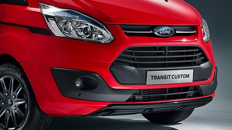 FordGoFurther2016_TransitCustom_red_detail_eciRGB_05_12
