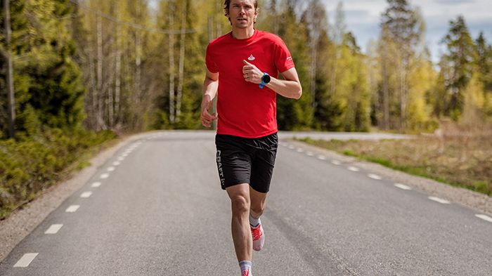 Johan Olsson är programledare i den tredje säsongen av Min Klassiker. Foto: Hans Berggren